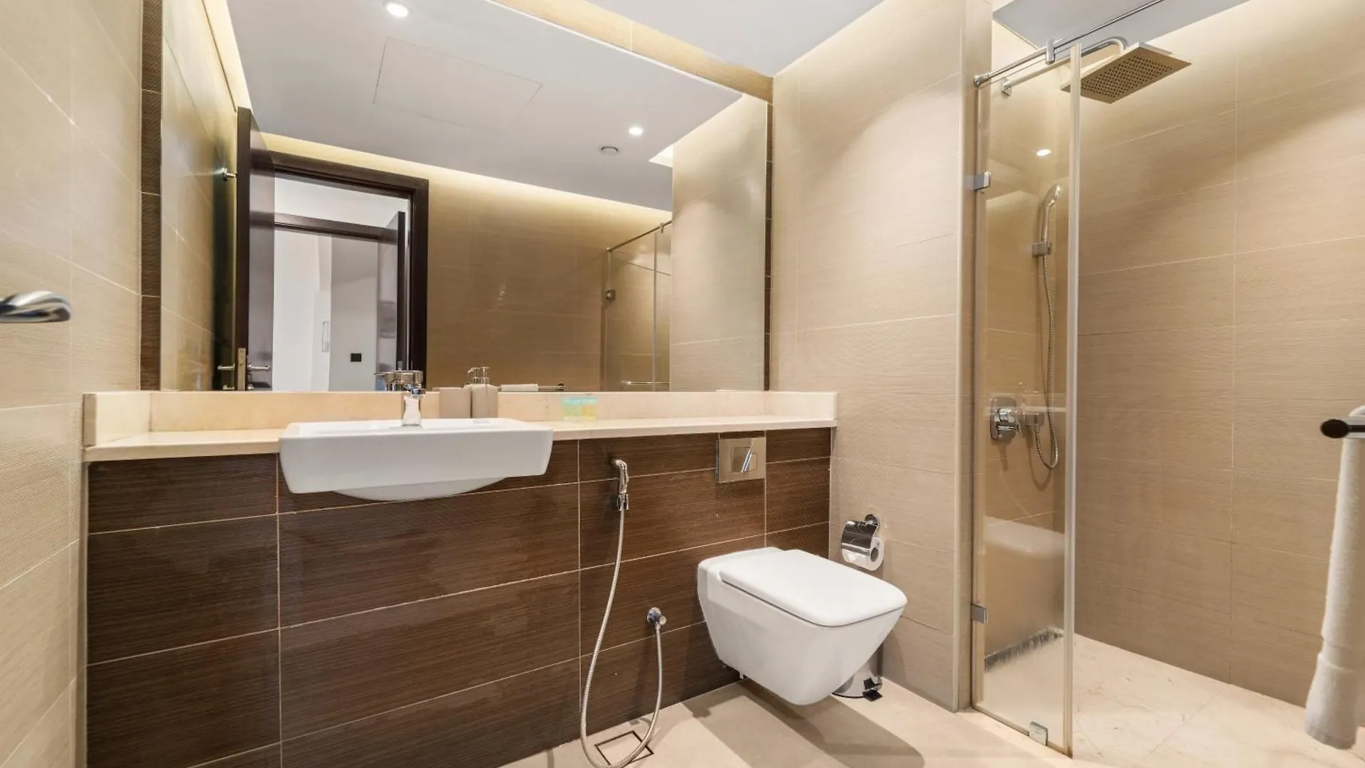 Waterfront View 1Br Apt With Gym, Pool & Sauna Dubai Apartment