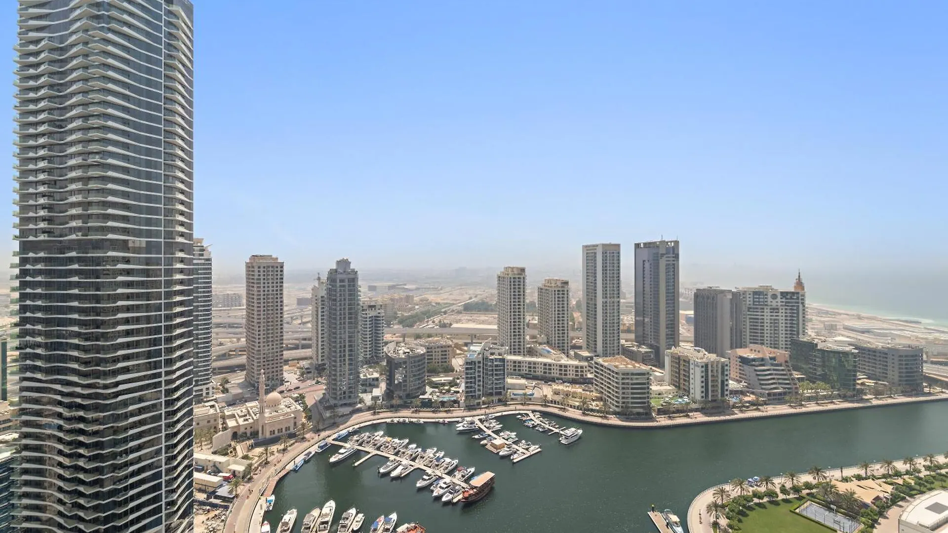 Waterfront View 1Br Apt With Gym, Pool & Sauna Dubai Apartment