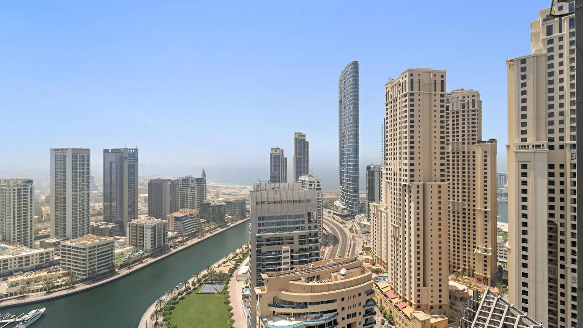 Waterfront View 1Br Apt With Gym, Pool & Sauna Dubai